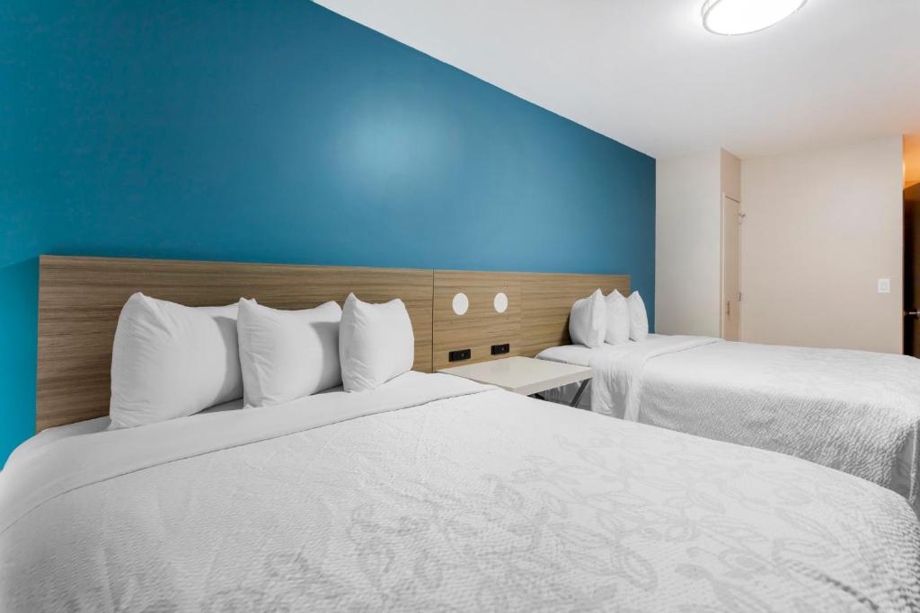 Photo of Red Roof PLUS Brooklyn - Flatbush Ave — 3