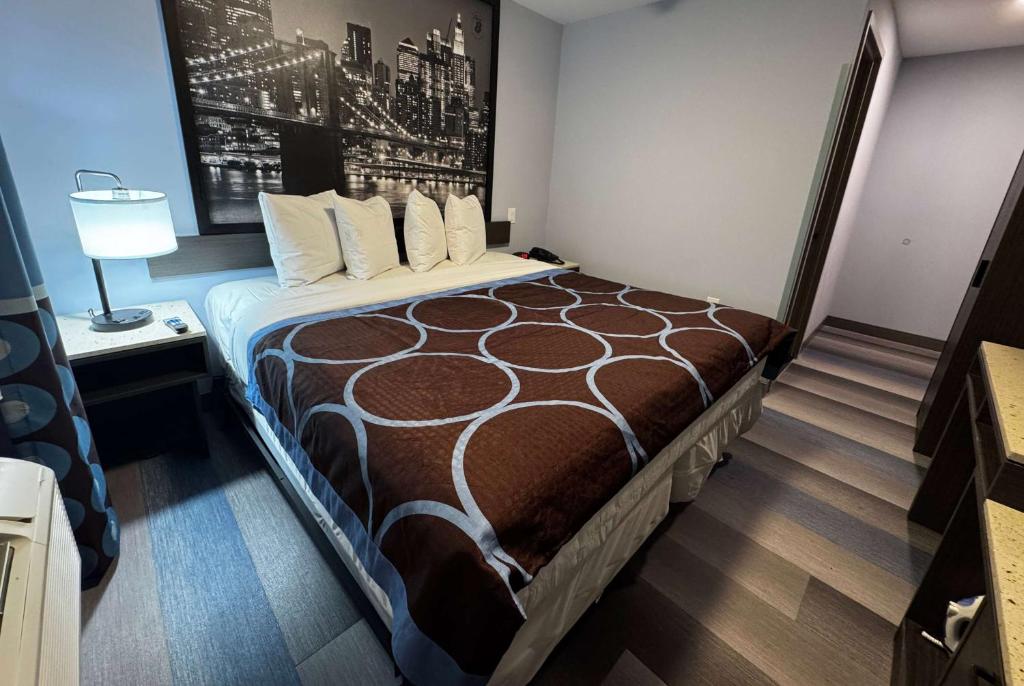 Photo of Super 8 by Wyndham Brooklyn Fulton Street Broadway — 4