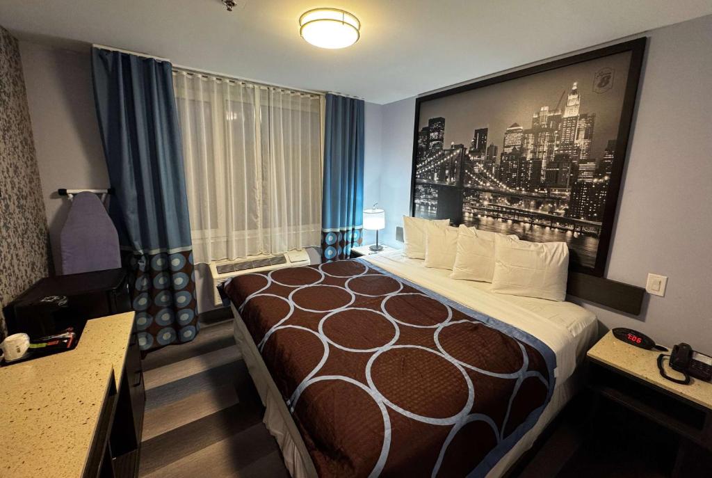 Photo of Super 8 by Wyndham Brooklyn Fulton Street Broadway — 3