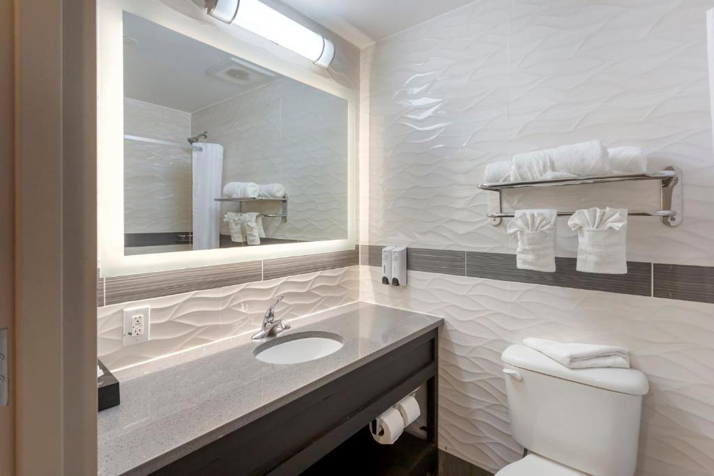 Red Roof PLUS Brooklyn - Flatbush Ave — photo 16