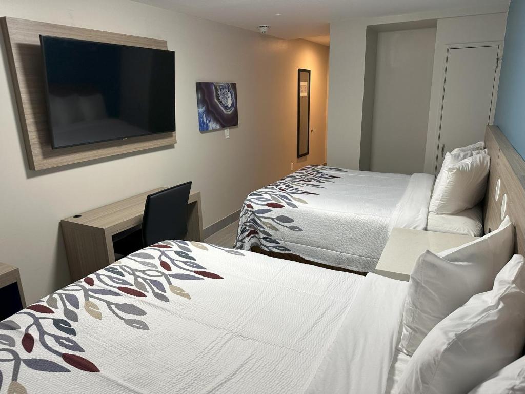 Photo of Red Roof PLUS Brooklyn - Flatbush Ave — 4