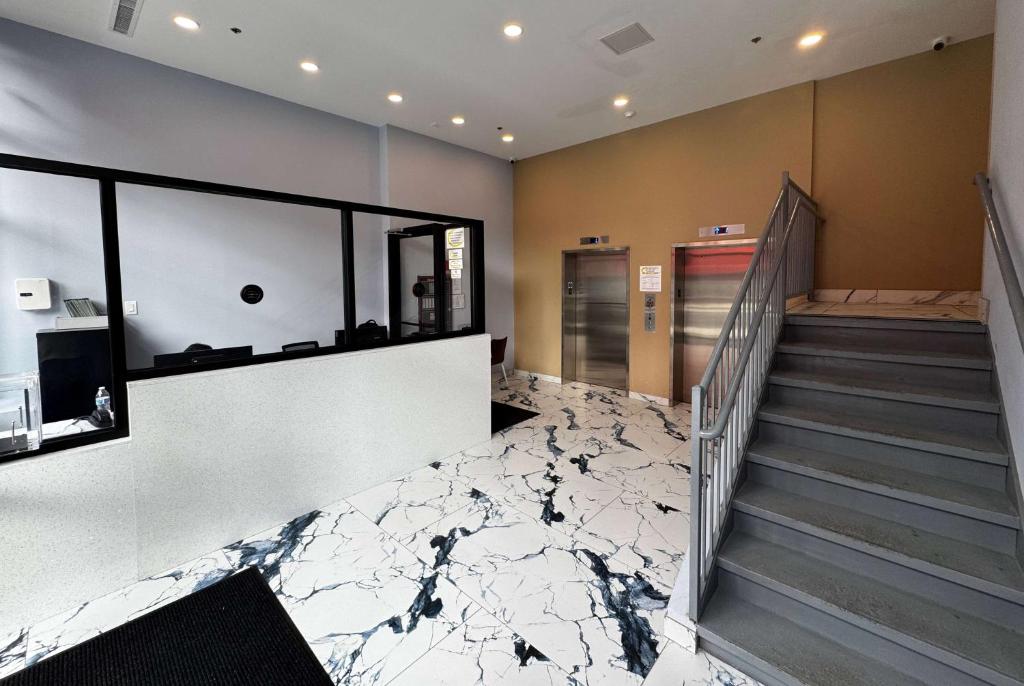 Photo of Super 8 by Wyndham Brooklyn Fulton Street Broadway — 2